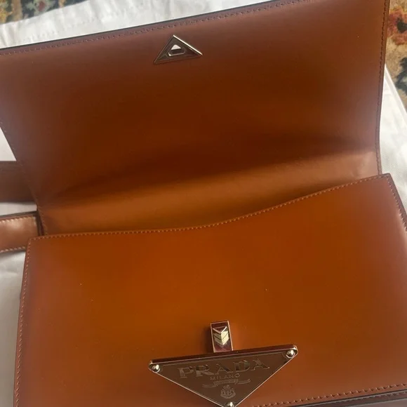 Authentic Prada Embleme Shoulder/Crossbody Bag - Picture 5 of 16